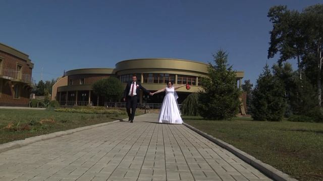 Олег и Елена. Свадебная прогулка по Святогорску. Видеограф Анна 0990177567 смотреть онлайн
