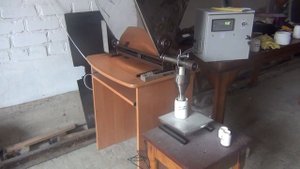 ШНЕКОВЫЙ ДОЗАТОР настольный фиксированной дозы; shnekovyy dozator, screw dispenser