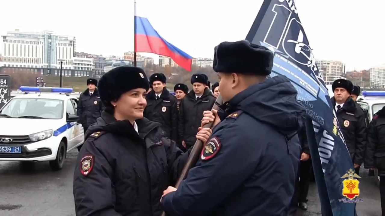 В Чувашской Республике участковые уполномоченные полиции встретили путешествующий по России флаг