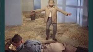 Пуговкин танцует