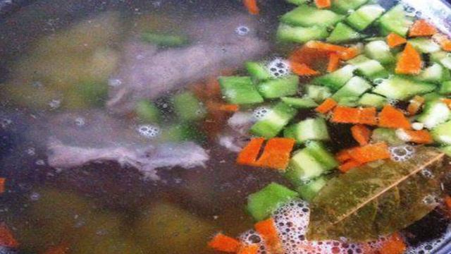 Суп из ребрышек с вермишелью