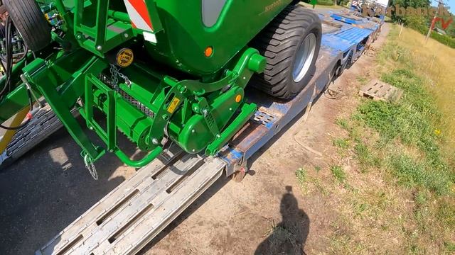 Kupujesz jakość i święty spokój. Piciu dostarcza zgrabiarkę i prasę McHale [Korbanek] смотреть онлайн