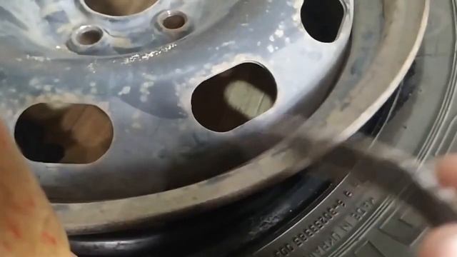 ремонт колеса   пропускает по кругу на стыке покрышки и диска  Делаем спец масти