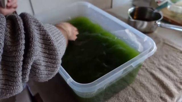 Making Paper From Grass... and Printing On It смотреть онлайн