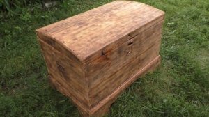 Где хранить картины. Реставрация мебели, сундука. Браширование, обжиг дерева