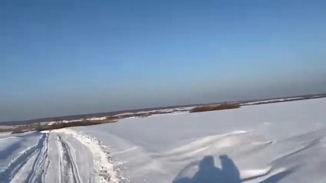 Погоняли на снегоходе. Следы волка у деревни. смотреть онлайн