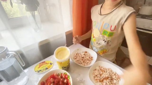 САЛАТ С КИРИЕШКАМИ! Мой любимый салат! Рецепт #салат #лето #детскийблог #дети