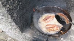 Готовить дикую утку, утка в казане на улице.Казан - Кебаб.