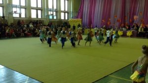 Красивый гимнастический танец)))