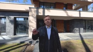 Современный дом с фасадом из керамогранита по проекту М390