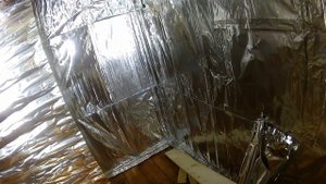 Крепим фольгу 100 микрон в парной на тонкую обрешетку (из вагонки для экономии места)