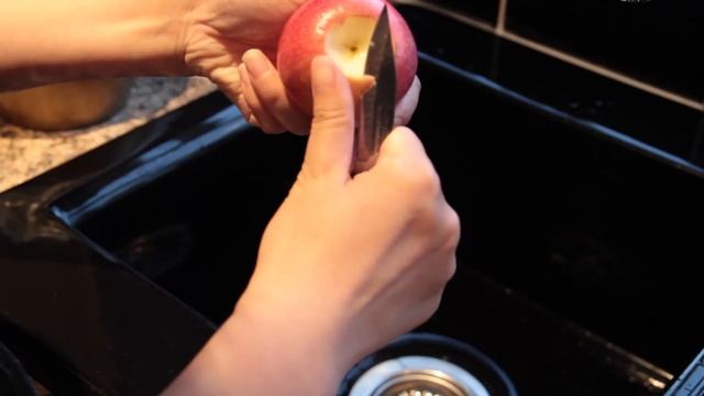 Peeling an apple... The Authentic way ! | How to peel an apple with a knife смотреть онлайн