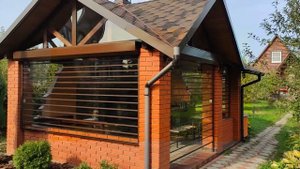 Прозрачные рольставни в беседку с барбекю