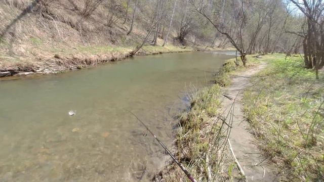Ультралайт на горной речке! Рыба ЖАДНО бьет ГВОЗДИК на МЕЛЯКЕ! смотреть онлайн