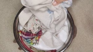 Если вы хотите отстирать кухонные полотенца от пятен, замочите их в этом растворе