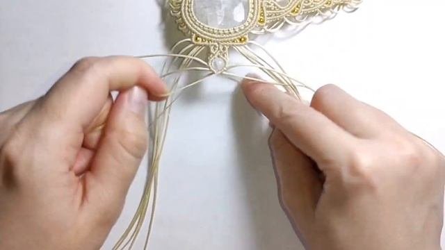 Процесс плетения колье с натуральным лунным камнем - техника макраме - микромакраме украшения