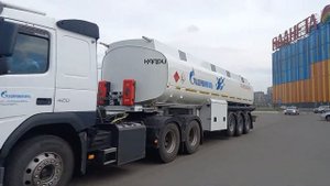 Автобус Volgabus-6271.G2 и бензовоз Volvo FM-Truck 6×4