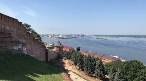 Нижний Новгород в ремонте перед 800-летием. Большая Покровская улица. Кремль. Волга. Ока. Закат