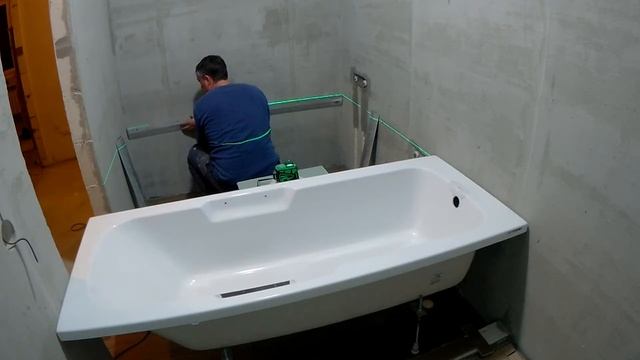 Установка акриловой ванной надежно