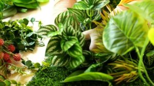 ?Вертикальный сад  с искусственными цветами ???