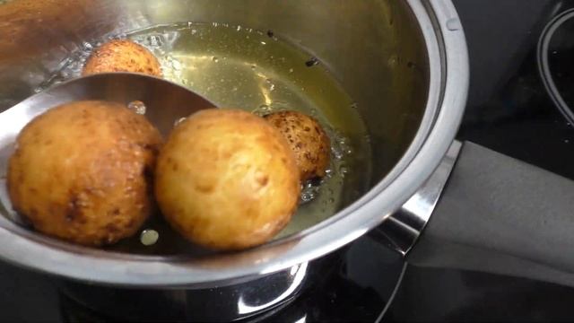 БЫСТРЫЕ СЛАДОСТИ – 2 РЕЦЕПТА НА СКОРУЮ РУКУ!!! ТВОРОЖНЫЕ ШАРИКИ и СЛОЙКИ СО СГУЩЕНКОЙ