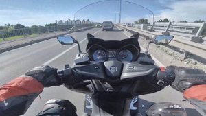 Yamaha TMax 560 - Review