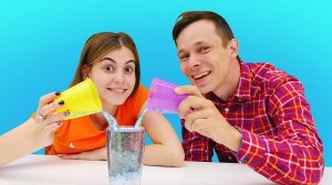 Прикольные видео - ЧЕЛЛЕНДЖ Попробуй не пролей! - Весёлые игры дома в Challenge шоу Вики и Феди