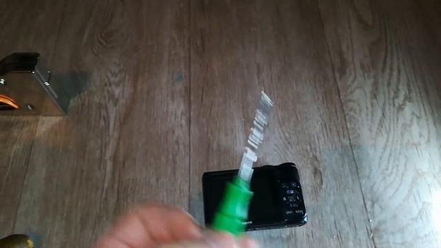 #фотоаппарат сломался винт держателя как вынуть из резьбы