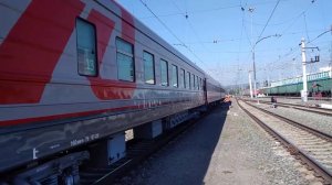 Электровоз ЭП2К-051 прибывает со скорым поездом Томск-Новокузнецк на станцию Новокузнецк-Пасс.