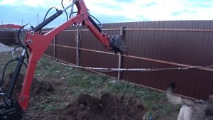 Копаем выгребную яму. Как мини трактор УРАЛЕЦ-224 справляется с задачей.