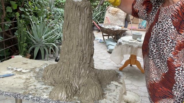 Садовый столик из цемента и подручных материалов своими руками. Имитация под дерево. смотреть онлайн