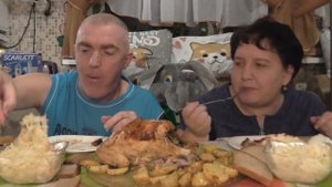 MUKBANG|ФАРШИРОВАННАЯ ГРИБАМИ и СЫРОМ КУРИЦА С КАРТОШКОЙ ИЗ ДУХОВКИ|КВАШЕННАЯ КАПУСТА и ЛИМОНАД