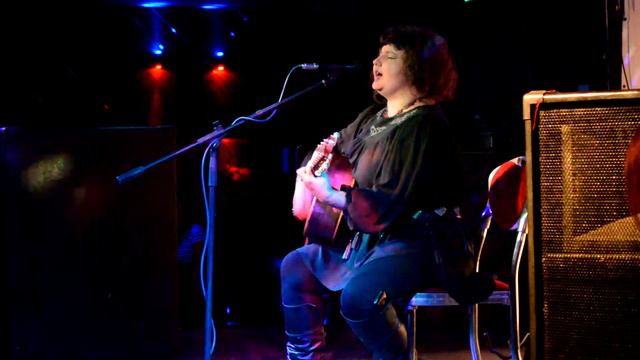 Тэм, "Дразнит луна живым серебром..." смотреть онлайн