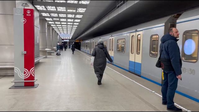 Walking in Moscow subway №42 Novoperedelkino station