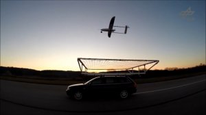 Посадка самоуправляемого дрона на движущееся авто