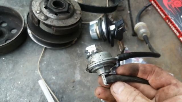 Не заводится скутер, вакуумный гад краник! смотреть онлайн