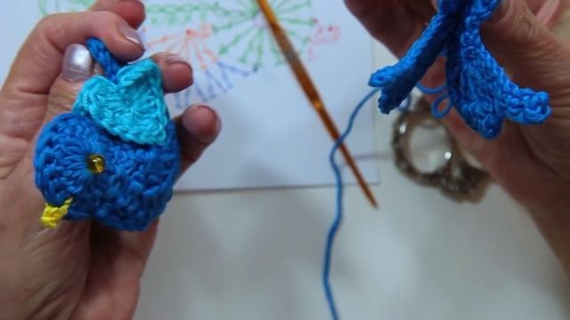 Пасхальные поделки. Вязаные игрушки. Райская птичка крючком.