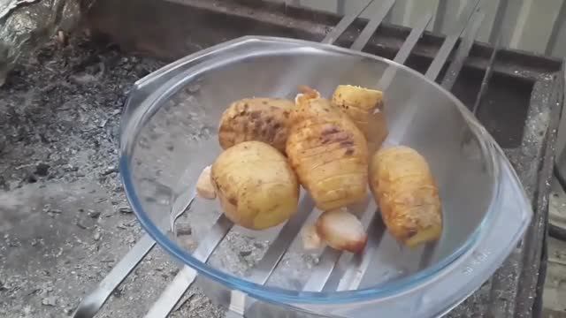 Картошка. Пошаговый рецепт. Картошка на мангале. Очень вкусная. смотреть онлайн
