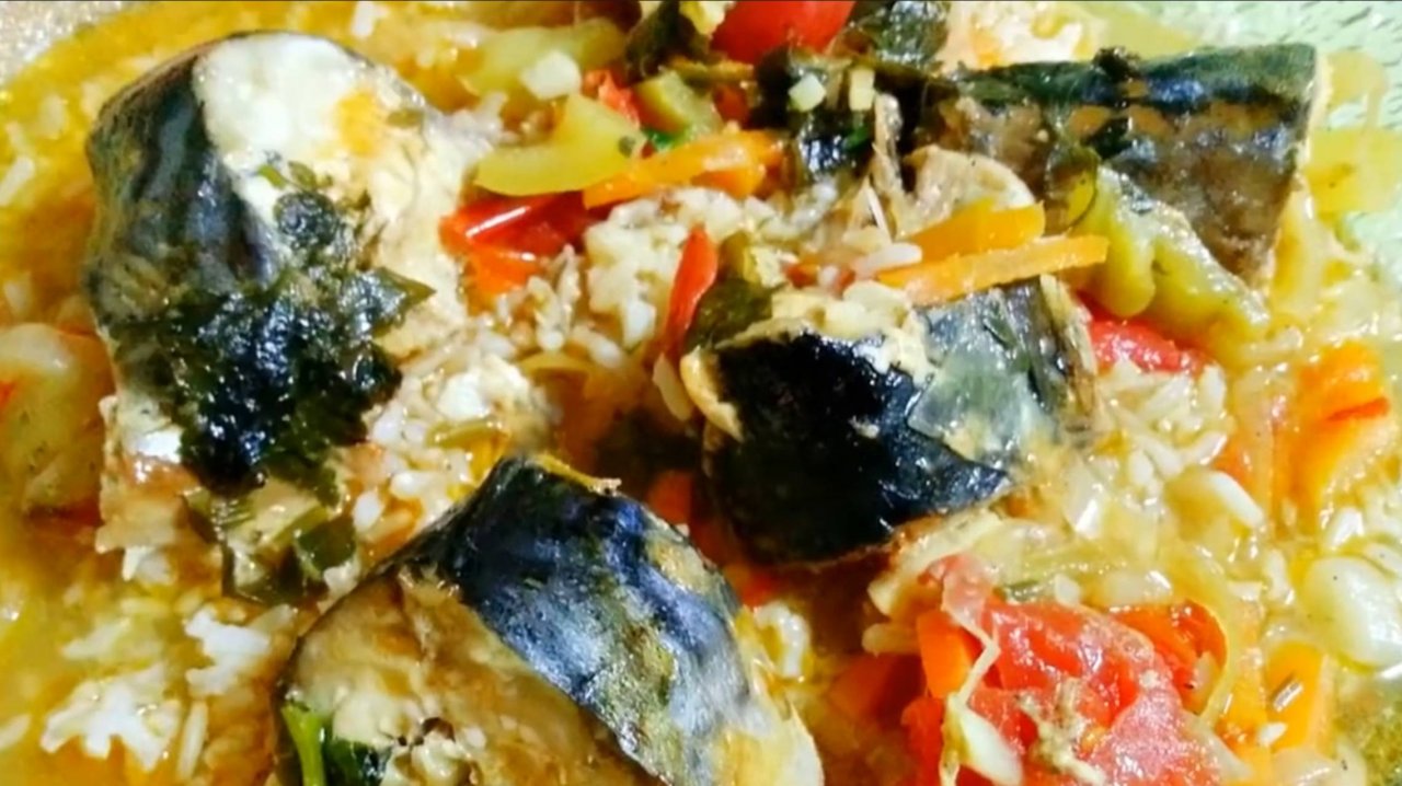 Скумбрия с овощами на сковороде! Вкусно и полезно!