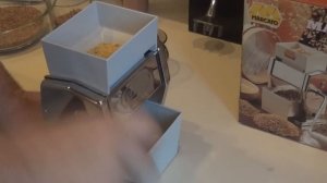 Домашняя мельница для зерна.