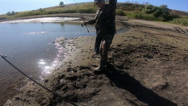 Дроп-шот оставил этот водоем без окуня. Что будет, если спустить пруд? смотреть онлайн