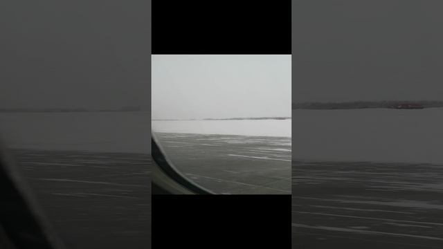 взлет самолета в аэропорту  г.  Кемерово