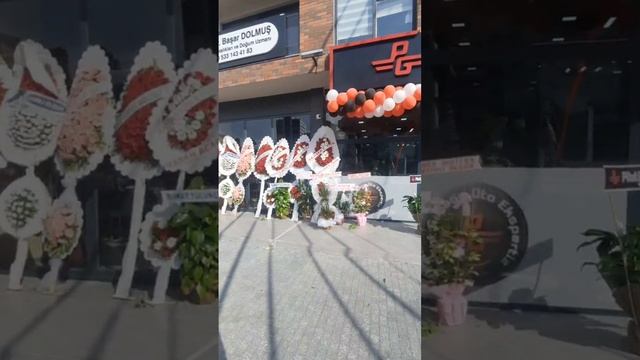 Венки на праздник?! Когда, куда и кто приносит венки в Турции?