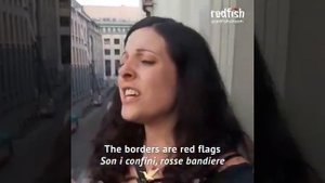 Woman on accordion sings Bandiera Rossa on balcony