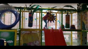 ДЕТСКАЯ КОМНАТА РАЗВЛЕЧЕНИЙ, ДЕТИ ИГРАЮТ,РЕБЁНОК РАДУЕТСЯ