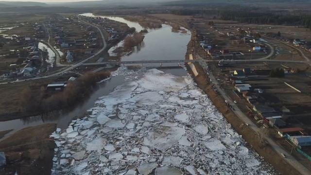 Забрал машину из ремонта и отправился смотреть, как идёт лёд на реке Уфа смотреть онлайн
