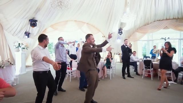 Невеста читает реп жениху