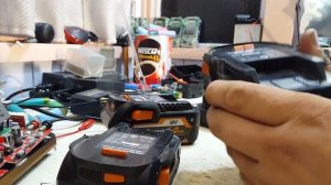 AEG LI ion 12v and 18v battery tear downs  / LIion battery talk