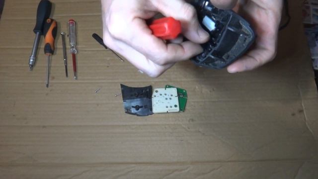 Мазда/Mazda СХ-7 Кнопки управления на руле с права . Что внутри ? Как разобрать ? смотреть онлайн