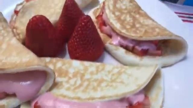 ?Белковые #блинчики с клубникой Protein #crapes With #protein & #strawberries   #healthylifestyle